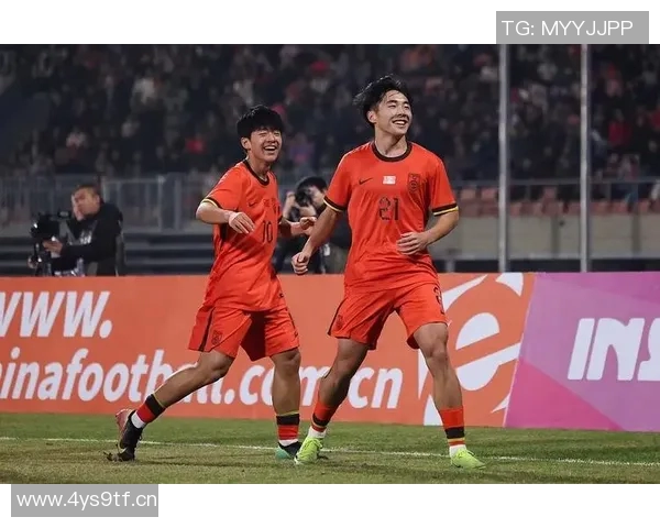 中国足球队迎战日本队备战亚洲杯 新阵容亮相全力争胜